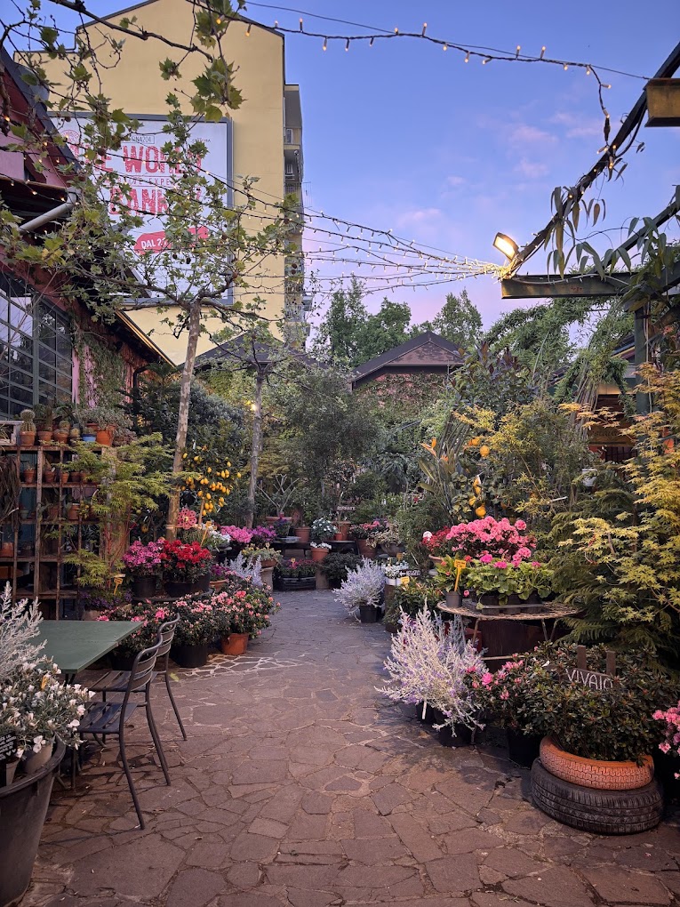 Restaurant outdoor garden